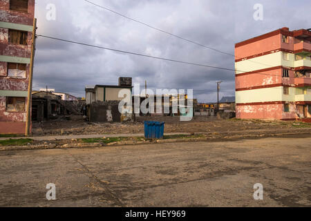 Danno strutturale provocato da appartamenti ed edifici dall uragano Mathew, Baracoa, Cuba Foto Stock