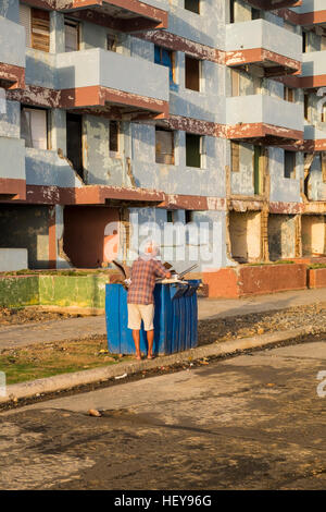 Danno strutturale provocato da appartamenti ed edifici dall uragano Mathew, Baracoa, Cuba Foto Stock