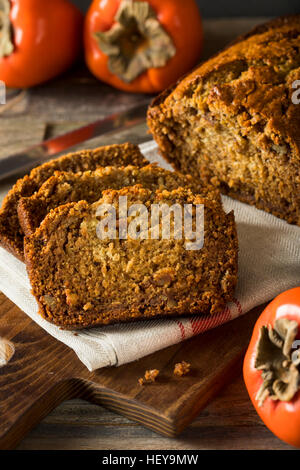 Dolci fatti in casa e Persimmon il dado pane pronto per affettare Foto Stock