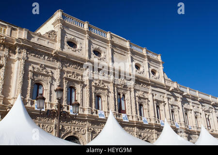 Siviglia, Spagna - Novembre 18,2016: vista del municipio. Casa concistoriali de Sevilla è uno stile Plateresque edificio a Siviglia, Spagna, attualmente la casa o Foto Stock