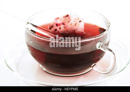 Lâ Elderflower tè in una tazzina di vetro Foto Stock