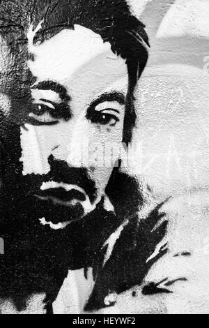 Stencil graffito che mostra il compositore francese e cantante Serge Gainsbourg Foto Stock