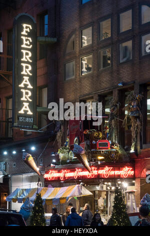 Mulberry Street in Little Italy, NYC, STATI UNITI D'AMERICA Foto Stock