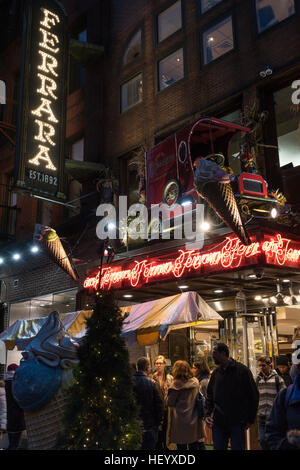 Mulberry Street in Little Italy, NYC, STATI UNITI D'AMERICA Foto Stock