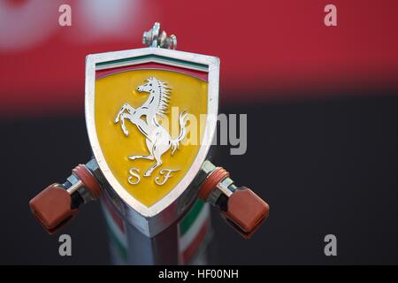 Formula One grand prix F1 Racing motor sport la Scuderia Ferrari del braccio idraulico logo Dettagli team italia Foto Stock