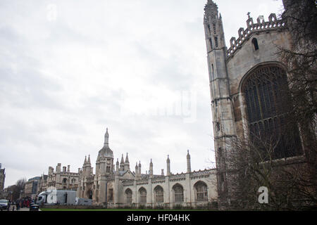 Cambridge, Regno Unito. 24 dicembre, 2016. BBC Radio al di fuori di Kings College Chapel, per Carol annuale servizio in Cambridge. 24 Dicembre 2016 ©Ben Perry/Alamy Live News Foto Stock