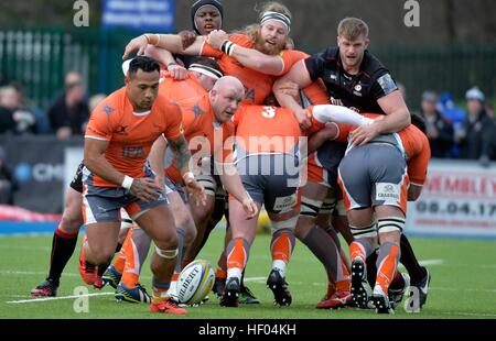 Londra, Regno Unito. 24 dicembre, 2016. 24.12.5.2016 AVIVA Rugby Premier League Saraceni v Newcastle at Allianz Park azione durante il match che è stato vinto saraceni la partita è stata vinta dai Saraceni 21-6 © Leo Mason/Alamy Live News Foto Stock