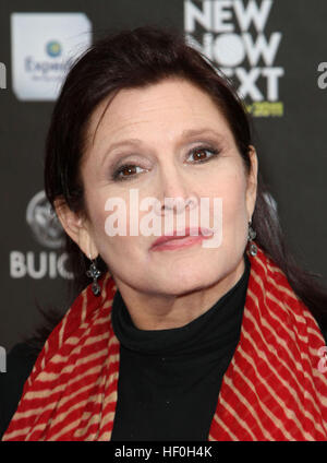 PIC FILE: Hollywood, CA, Stati Uniti d'America. 7 Apr 2011. 27 Dicembre 2016 - Carrie Fisher, l'iconica attrice che ritratto la Principessa Leia di Star Wars serie, è morto martedì a seguito di un massiccio attacco di cuore. Carrie Frances Fisher un'attrice americana, sceneggiatore, autore, del produttore, e altoparlante, era la figlia del cantante Eddie Fisher e attrice Debbie Reynolds. File foto: 7 aprile 2011 - Hollywood, California - Carrie Fisher. Il logo ''NewNowNext Awards'' 2011 tenutasi a Avalon. Credito: ZUMA Press, Inc./Alamy Live News Foto Stock