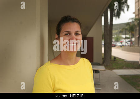 L'ufficiale per la preparazione familiare del Combat Logistics Regiment 15, 1st Marine Logistics Group coordina eventi e programmi a sostegno delle famiglie marine, mantenendo il morale e la coesione dell'unità. Foto Stock