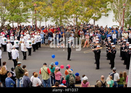 070617-M-6609K-112 ROCKHAMPTON, Australia Ð i marinai della flotta di 7 Band ha suonato di fronte a cittadini di Rockhampton durante l'esercizio talismano Saber 2007 Open Day eventi. TS07 è un americano e Australiano-led Joint Task Force esercizio progettato per preparare entrambe le nazioni per azione di crisi la pianificazione e l'esecuzione di operazioni di emergenza. TS07 sarà mantenere un elevato livello di interoperabilità tra gli Stati Uniti e le forze di australiano, dimostrando l'impegno per la sicurezza regionale e la U. S. e australiano di alleanza militare. Stati Uniti Marine Corps photo by Lance Cpl. Kevin Knallay (rilasciato) Navy US 070617-M-660 Foto Stock