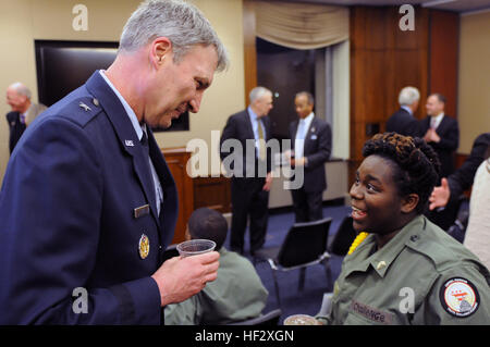 Esercito gen. Frank erba, chief, National Guard Bureau, si unisce agli altri la Guardia Nazionale leader, inclusi gli ex capi, e civili e nominati dirigenti eletti per una serata con i cadetti dalla capitale custode sfida della gioventù Academy, Washington D.C., il 10 febbraio, 2015. Più di 130.000 giovani hanno ricevuto una seconda possibilità grazie alla Guardia Nazionale della Gioventù programma di sfida, che ha 35 accademie in 27 stati, D.C. e Puerto Rico. (U.S. Esercito nazionale Guard foto di Sgt. 1. Classe Jim Greenhill/RILASCIATO) la Guardia Nazionale della Gioventù programma ChalleNGe 150210-Z-DZ751-126 Foto Stock