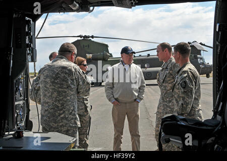 L'unità medevac della Guardia Nazionale dell'Oregon, Charlie Company, 7-158 Aviation, conduce addestramento con elicotteri HH-60M Blackhawk alla Canadian Forces base di Wainwright, Alberta, come parte dell'esercitazione Maple Resolve. Foto Stock