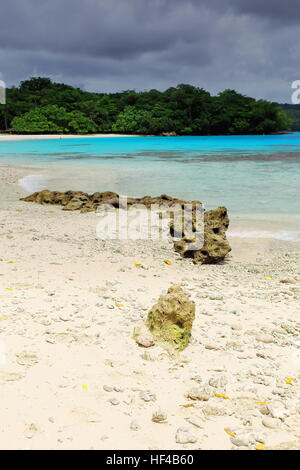 Sulla sabbia bianca e blu-verde acque della spiaggia Champagne nel porto di porco baia chiusa sul N.da Elephant Island gli americani hanno celebrato la fine del Foto Stock