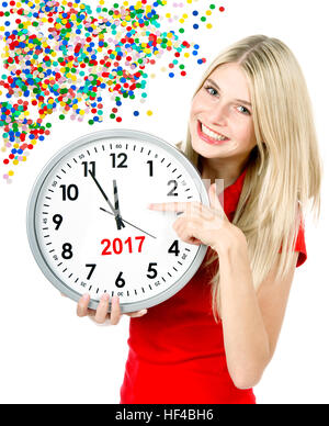 Nuovo anno 2017. Da cinque a dodici. Giovane bella donna con orologio grande partito e decorazione Foto Stock