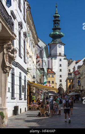 L'area della città vecchia di Bratislava in Slovacchia - Michaels Gate Foto Stock