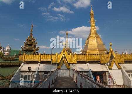 La Sule Paya pagonda di Yangon, Myanmar Foto Stock