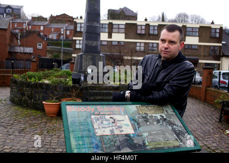 L'onore tour di Ira soldati - 06/01/2012 - Irlanda del Nord / Ulster / Belfast - Michael Cooper, Repubblicano, nella parte anteriore del memorial le vittime del Bloody Sunday a Derry - Olivier Goujon / Le Pictorium Foto Stock