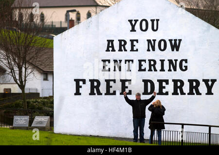 L'onore tour di Ira soldati - 17/08/2009 - Irlanda del Nord / Ulster / Belfast - entrando nella zona repubblicana di Derry - Olivier Goujon / Le Pictorium Foto Stock