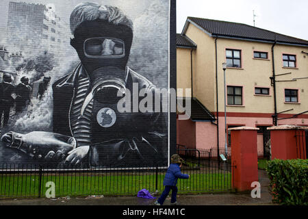 L'onore tour di Ira soldati - 06/01/2012 - Irlanda del Nord / Ulster / Belfast - nella zona repubblicana di Derry, alcuni murales ricordando la domenica sanguinante e la lotta per i diritti civili - Olivier Goujon / Le Pictorium Foto Stock