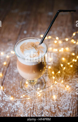 Voglia di caffè latte in un barattolo di vetro Foto Stock