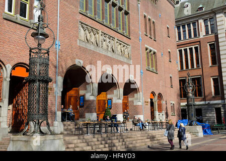 L'ingresso per il Beurs van Berlage edificio in Olanda, Amsterdam, Paesi Bassi. Foto Stock