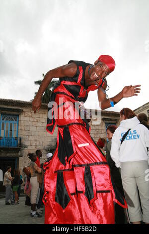 Salsa Dancing durante il carnevale, Plaza de la Catedral, Havana, Cuba, Caraibi, America Foto Stock