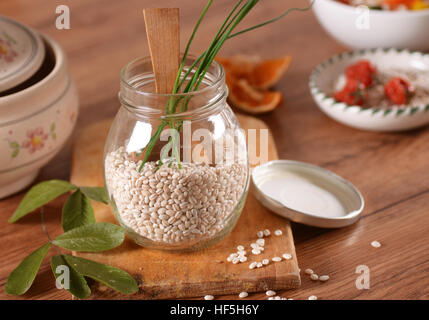 Il farro in un barattolo di vetro Foto Stock