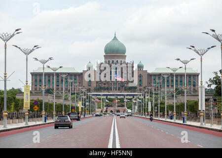 Una vista della residenza del Primo Ministro della Malesia in background in Putrajaya, Malaysia Foto Stock