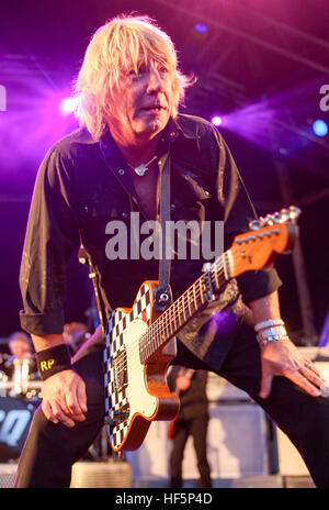 Status Quo chitarrista Rick Parfitt in concerto a Thetford,Norfolk,nel 2008. Foto Stock