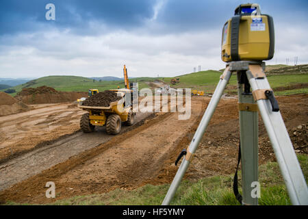 I lavori di costruzione NEL REGNO UNITO: TTS appaltatori per preparare il terreno e strada di accesso per una nuova turbina eolica in prossimità di Nant Yr Arian, Ponterwyd, Ceredigion nel Galles, Regno Unito, ottobre 2016 Foto Stock