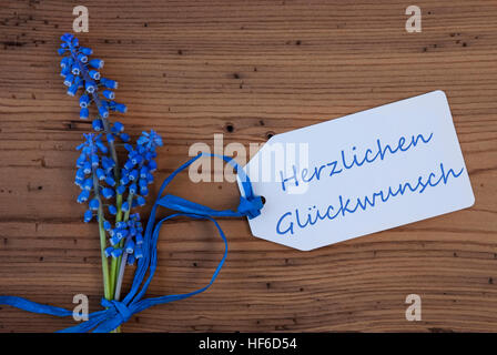 Uva Srping Giacinto, etichetta, Herzlichen Glueckwunsch significa congratulazioni Foto Stock