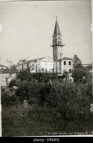 Una fotografia della Chiesa di Ceggia, scattata il 30 luglio 1918, durante la prima guerra mondiale, che mostra il patrimonio architettonico italiano nel contesto della guerra. Foto Stock