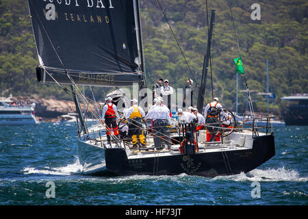 Il super-maxi yacht BEAU GESTE si prepara per l'avvio dell'annuale Sydney Hobart yacht race. Foto Stock