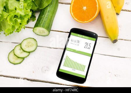Controllo della vostra perdita di peso con l'applicazione mobile. Foto Stock