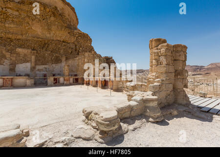 Le rovine del Palazzo di nord in Masada parco nazionale in Israele, un sito del Patrimonio Mondiale come dichiarato dall'UNESCO Foto Stock