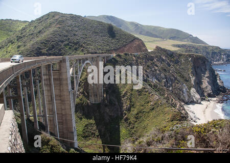 Incredibile,costa,costa,a, Bixby Bridge, sull'Autostrada Nazionale 1,Pacific Coast Highway,PCH, California, U.S.A.,Stati Uniti d'America, Foto Stock