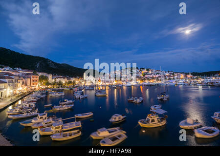 La citta di Hvar Porto di Notte Foto Stock