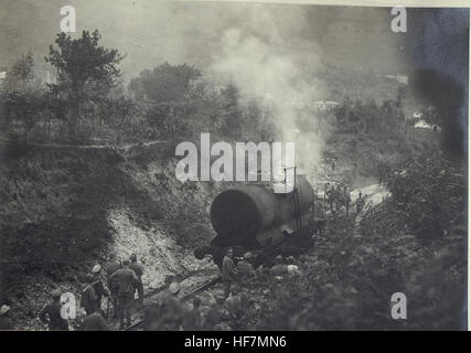 Questa immagine delle collezioni Europeana cattura un carro petrolifero utilizzato durante la prima guerra mondiale come parte degli sforzi di rilevamento del dipartimento di Kriegsvermessung. L'immagine storica riflette la logistica in tempo di guerra e l'indagine militare. Foto Stock