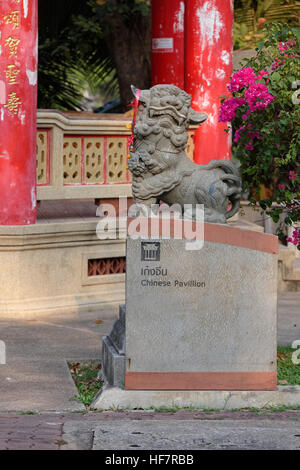 La pagoda cinese nel Parco Lumpini, centrale di Bangkok, Thailandia Foto Stock