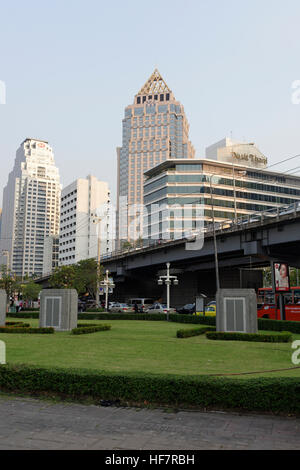 Dussit Thani hotel e di governo Fondo Pensione edificio, Bangkok Foto Stock