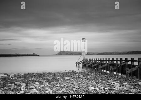 Spiaggia a Fishguard Harbour, pembrokeshire wales Foto Stock