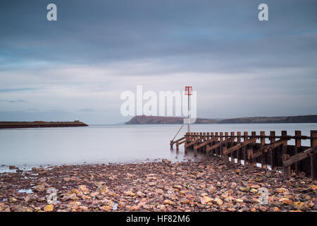 Spiaggia a Fishguard Harbour, Pembrokeshire wales Foto Stock