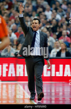 Belgrado. 30 Dic, 2016. Il CSKA's head coach Dimitris Itoudis gesti durante la stagione regolare Round 15 Eurolega di basket match tra Crvena Zvezda e il CSKA Mosca a Belgrado in Serbia a Dic. 29. 2016. Crvena Zvezda ha vinto 78-67. © Predrag Milosavljevic/Xinhua/Alamy Live News Foto Stock