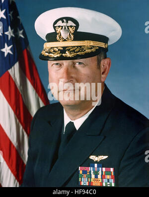 Ritratto: US Navy (USN) Ammiraglio Lyle F. Bull, (coperto) Bull lyle f Foto Stock