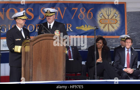 161029-N-CE678-081 Groton, Connecticut. (Ott. 29, 2016) della Cmdr. Jesse Porter, comandante della USS Illinois (SSN 786) La richiesta di autorizzazione alla Commissione USS Illinois dal Capo di operazioni navali (CNO) Adm. John Richardson al momento della messa in funzione cerimonia su Naval base sottomarina di New London, Ott. 29. USS Illinois è la U.S. NavyÕs xiii Virginia-Class sottomarino di attacco e la quarta nave prende il nome per lo stato di Illinois. (U.S. Navy foto di Sottufficiali Seconda Classe Erin Hamilton/RILASCIATO) Cmdr. Jesse Porter, comandante della USS Illinois (SSN 786) La richiesta di autorizzazione alla Commissione USS Illinois Foto Stock