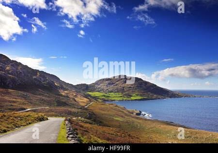 Road, nella costa occidentale dell' Irlanda. Foto Stock