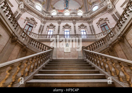 Scala in Borsa Palace (Palacio da Bolsa) di Porto, Portogallo. Foto Stock