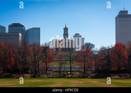 Edificio di capitale a Nashville shot dal parco sottostante Foto Stock