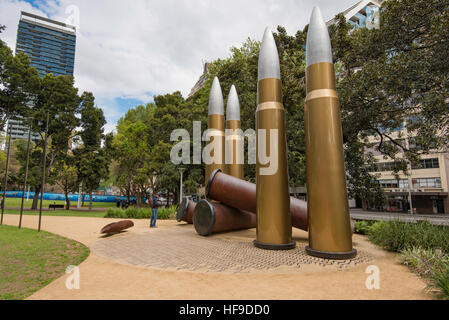 L'opera YINMADYEMI Thou ha lasciato cadere da Tony Albert, installato nel 2015 a Hyde Park South, Sydney per onorare i militari aborigeni Foto Stock