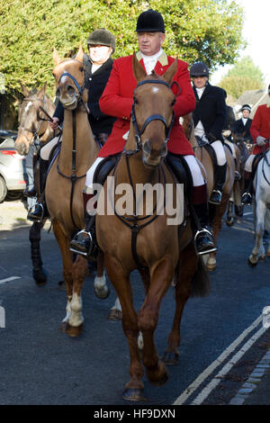 I seguaci del Nord Cotswold Hunt boxing day si incontrano. Broadway Foto Stock